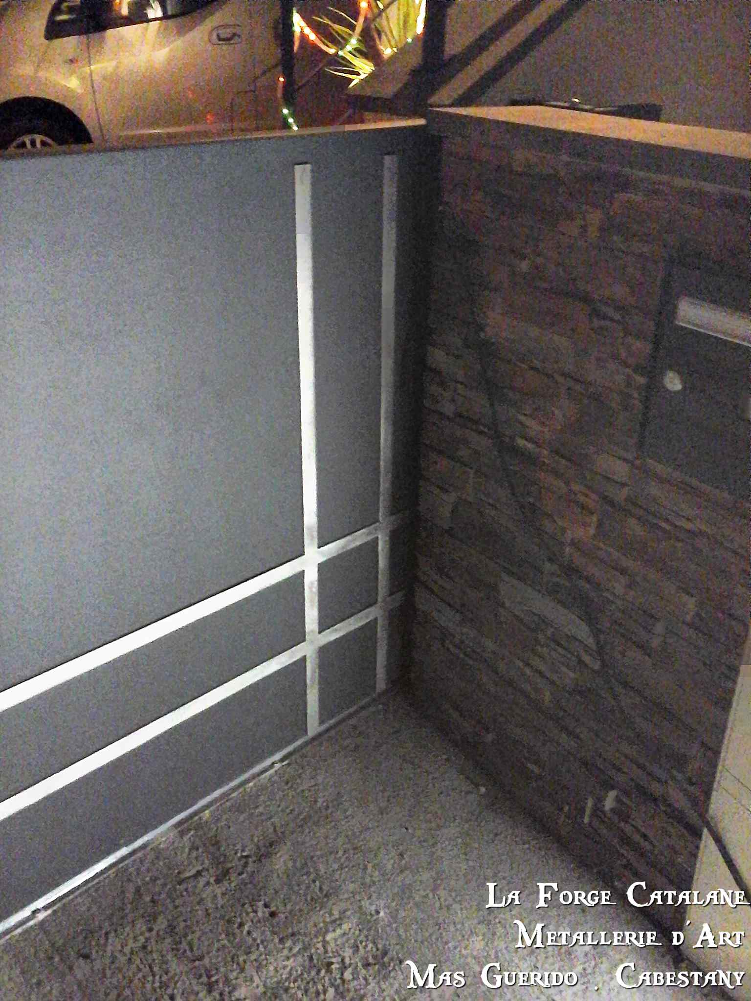 portail thermolaque tole pleine bandeau  inox forge catalane.jpg